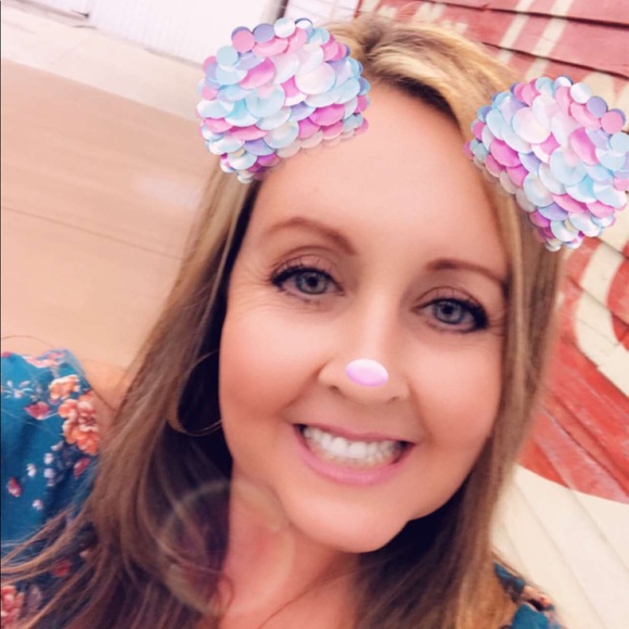 Meet your Posher, Kelly Leigh - Picture 4 of 4